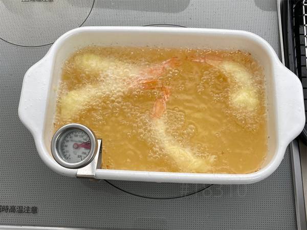 家での揚げ物調理が快適に！ 油少量でもサックサク「角型天ぷら鍋」