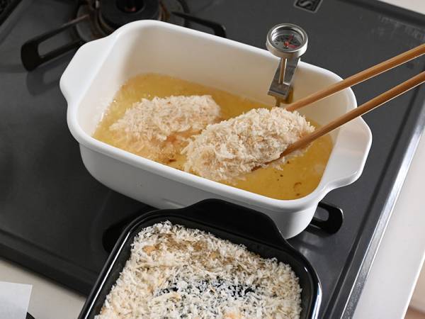 家での揚げ物調理が快適に！ 油少量でもサックサク「角型天ぷら鍋」