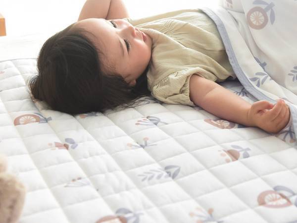 暑い日もぐっすりおやすみ。キッズのための「ひんやり寝具」できました[PR]