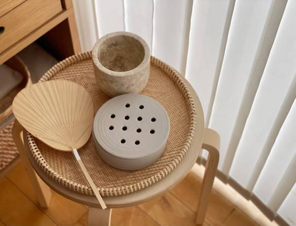 夏の暮らしをおしゃれにする蚊取り線香入れ「bon moment瀬戸焼の蚊やり」。[PR]