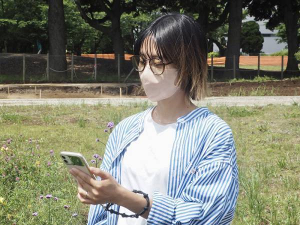 こう見えて、サングラスなんです。おうちでも外でも引っ張りだこ！UV＆ブルーライトカットが叶う「クリアレンズサングラス」[PR]