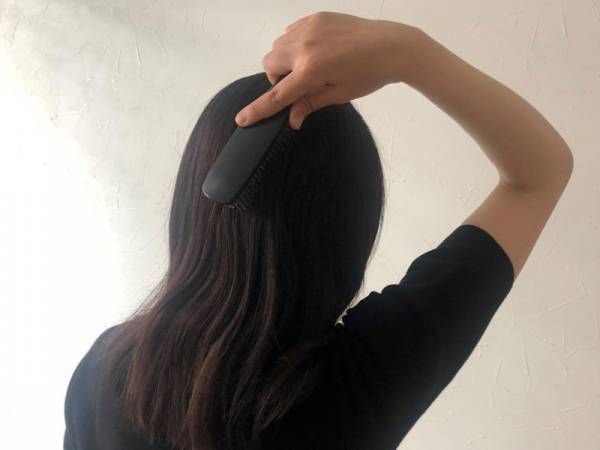 毎日続けられる頭皮環境ケア「スカルプブラシ」でニオイ、かゆみ、パサつきにさよなら[PR]
