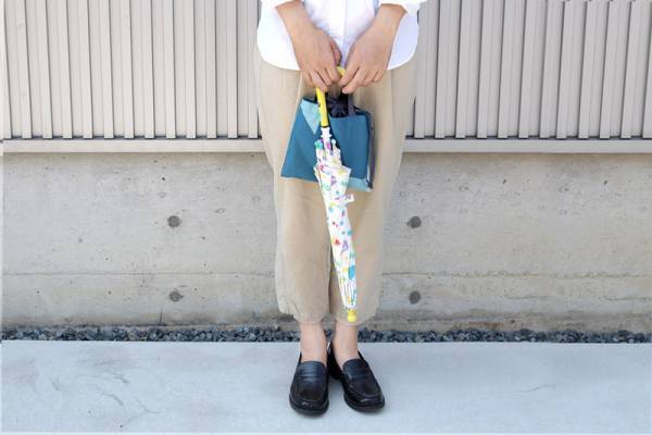 雨が待ち遠しくなる。アトリエ作品みたいな「はしもとなおこさんの折り畳み傘」[PR]