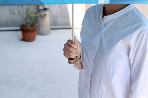 雨が待ち遠しくなる。アトリエ作品みたいな「はしもとなおこさんの折り畳み傘」[PR]