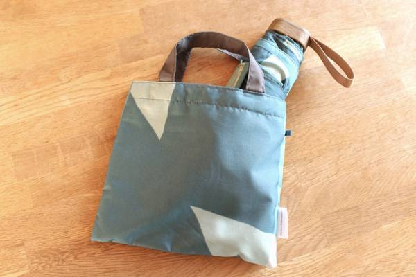 雨が待ち遠しくなる。アトリエ作品みたいな「はしもとなおこさんの折り畳み傘」[PR]