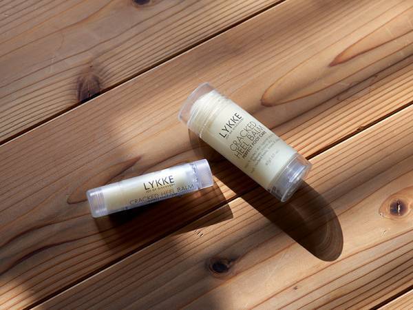 サンダルの季節は目前！はじめるなら今。ガサガサかかと対策グッズ3選[PR]