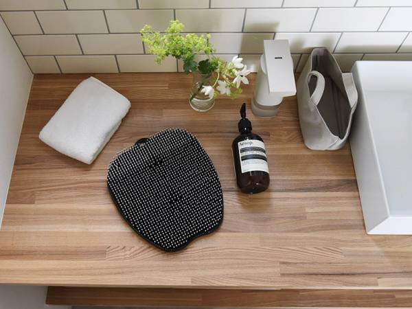 サンダルの季節は目前！はじめるなら今。ガサガサかかと対策グッズ3選[PR]