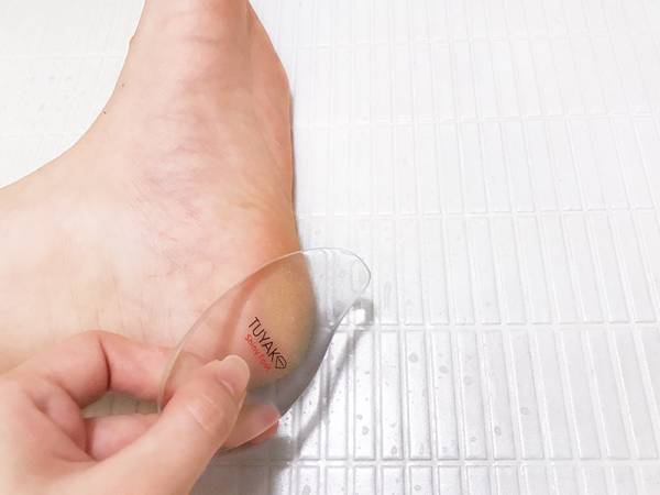 サンダルの季節は目前！はじめるなら今。ガサガサかかと対策グッズ3選[PR]