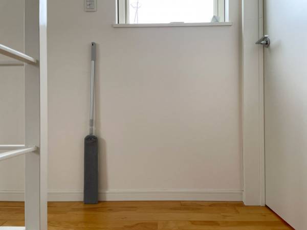 隙間掃除に持っておきたい！「ブレイドモップ／wakiyaku」[PR]