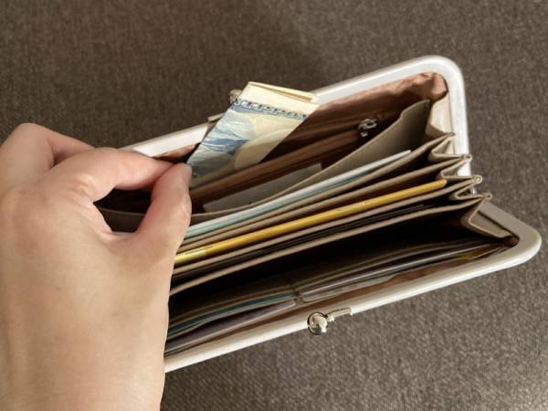 大事な貴重品をひとまとめに。“ライフスタイル”愛用スタッフの使用シーンをご紹介[PR]