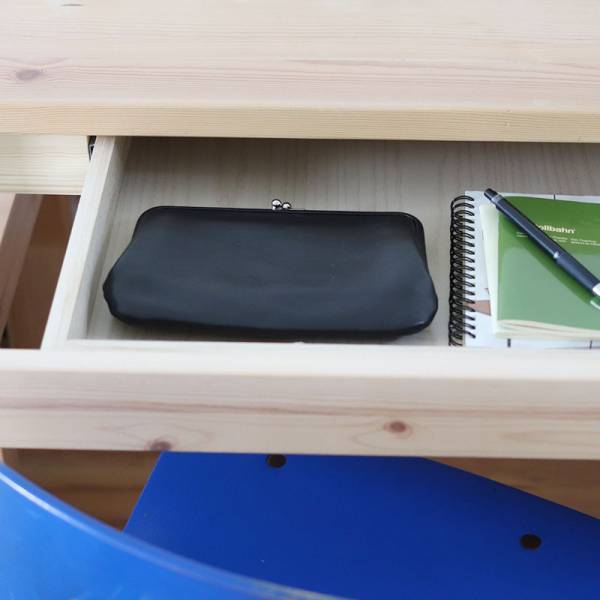 大事な貴重品をひとまとめに。“ライフスタイル”愛用スタッフの使用シーンをご紹介[PR]