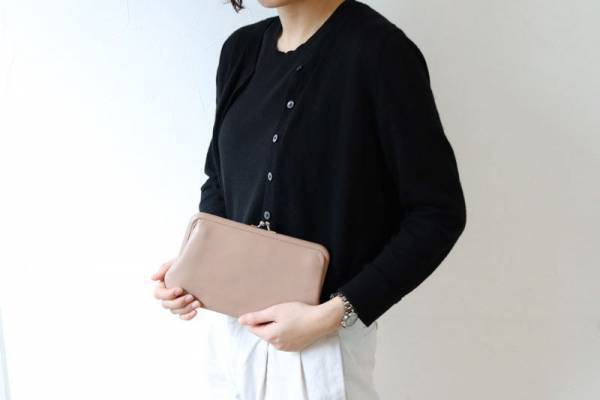 大事な貴重品をひとまとめに。“ライフスタイル”愛用スタッフの使用シーンをご紹介[PR]