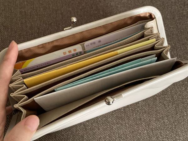 大事な貴重品をひとまとめに。“ライフスタイル”愛用スタッフの使用シーンをご紹介[PR]