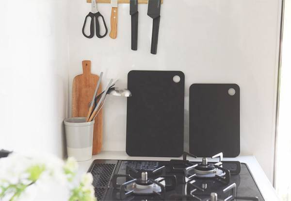 あの名品「ゴムまな板」をわが家の新戦力に！ 吸いつくような刃あたりに感動