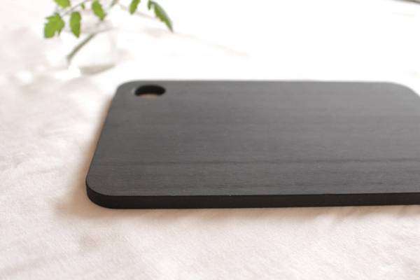 あの名品「ゴムまな板」をわが家の新戦力に！ 吸いつくような刃あたりに感動