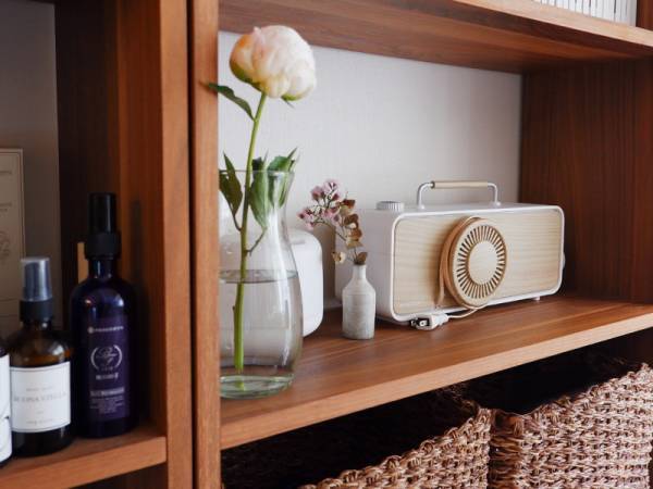 ジメジメからさよなら。見せ置きる布団乾燥機で、梅雨時期も寝具をカラっと快適に[PR]