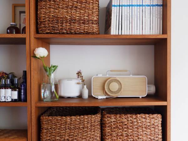 ジメジメからさよなら。見せ置きる布団乾燥機で、梅雨時期も寝具をカラっと快適に[PR]