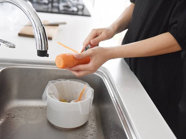 生ごみのニオイ＆コバエからの解放!? 「生ごみ乾燥機 パリパリキューブ」が大活躍