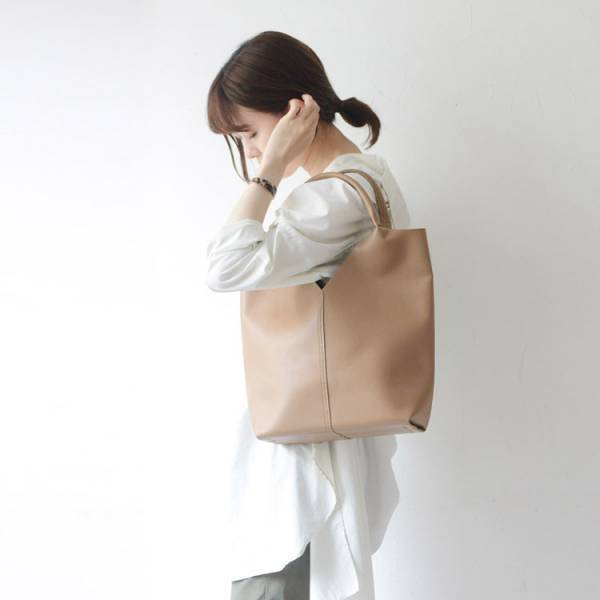 突然増えたキチンとシーンに。 kauliina（カウリーナ）の軽量Vカットトートバッグ[PR]