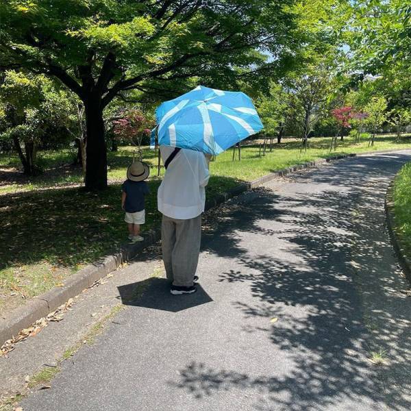 デザインだけじゃない！軽量＆コンパクトだから雨の日はもちろん、日差しの強い日にも持ち歩ける【インスタグラマーさんのものえらび】[PR]
