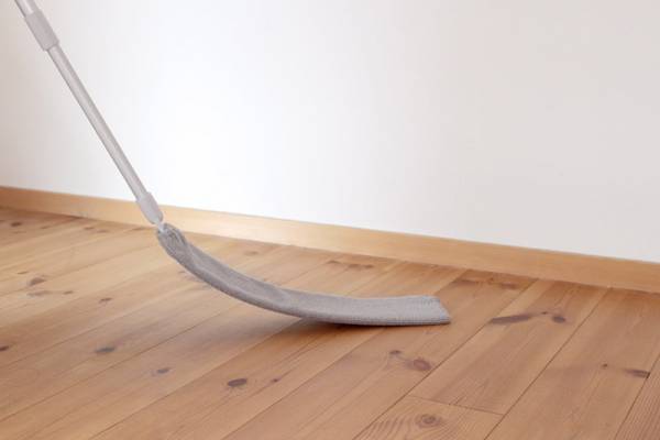 掃除機が入らないあの隙間に。「ブレイドモップ」で家中ごっそりホコリ掃除！[PR]