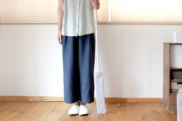 掃除機が入らないあの隙間に。「ブレイドモップ」で家中ごっそりホコリ掃除！[PR]