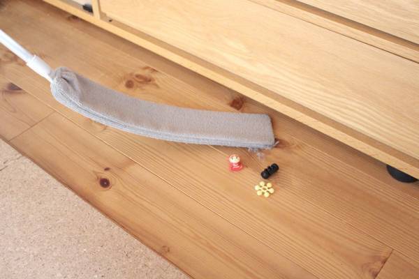 掃除機が入らないあの隙間に。「ブレイドモップ」で家中ごっそりホコリ掃除！[PR]