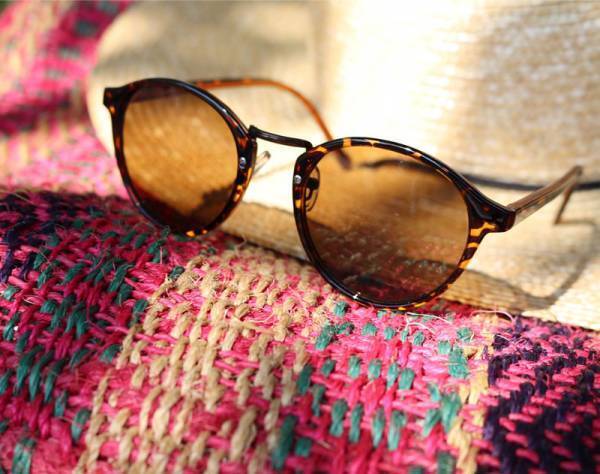 苦手な人にこそ手に取って欲しい、日本人の顔にも馴染むサングラス。アンジェスタッフが選ぶのはどのタイプ？[PR]