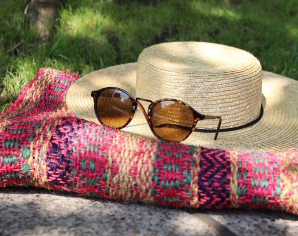 苦手な人にこそ手に取って欲しい、日本人の顔にも馴染むサングラス。アンジェスタッフが選ぶのはどのタイプ？[PR]