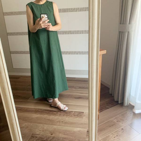 楽ちんワンピースの足元に女性らしさを ビーサン感覚で履ける綺麗めサンダル[PR]