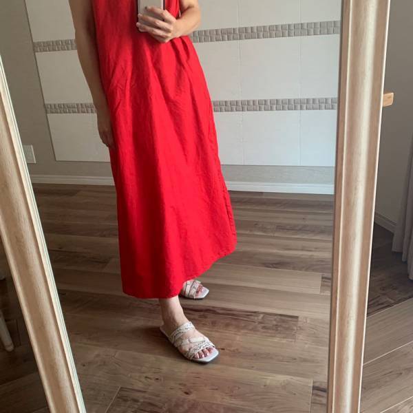 楽ちんワンピースの足元に女性らしさを ビーサン感覚で履ける綺麗めサンダル[PR]