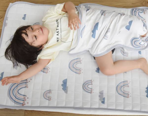 寝汗ぐっしょりな子ども達に。ひんやりサラサラ寝具で、寝苦しい日もぐっすり快眠♪インスタグラマーさんからも選ばれています！[PR]