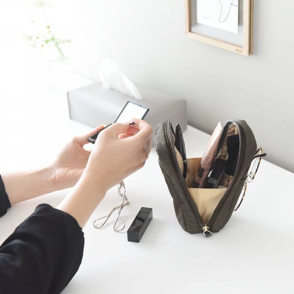 どれを選ぶ？高評価レビュー続出「ガバッと開く化粧ポーチ」全3タイプ使い方ガイド！[PR]