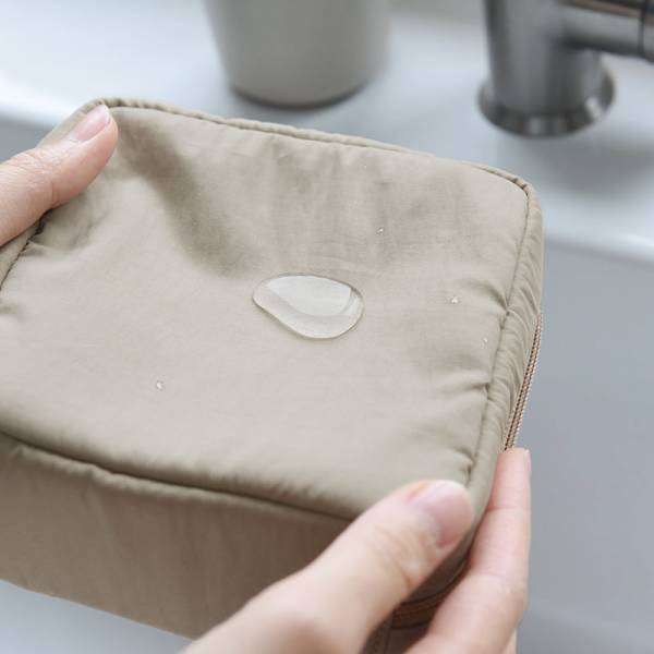 どれを選ぶ？高評価レビュー続出「ガバッと開く化粧ポーチ」全3タイプ使い方ガイド！[PR]