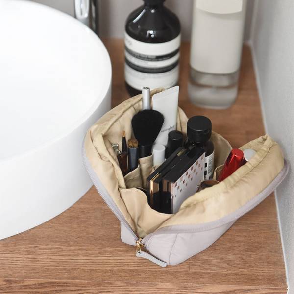 どれを選ぶ？高評価レビュー続出「ガバッと開く化粧ポーチ」全3タイプ使い方ガイド！[PR]