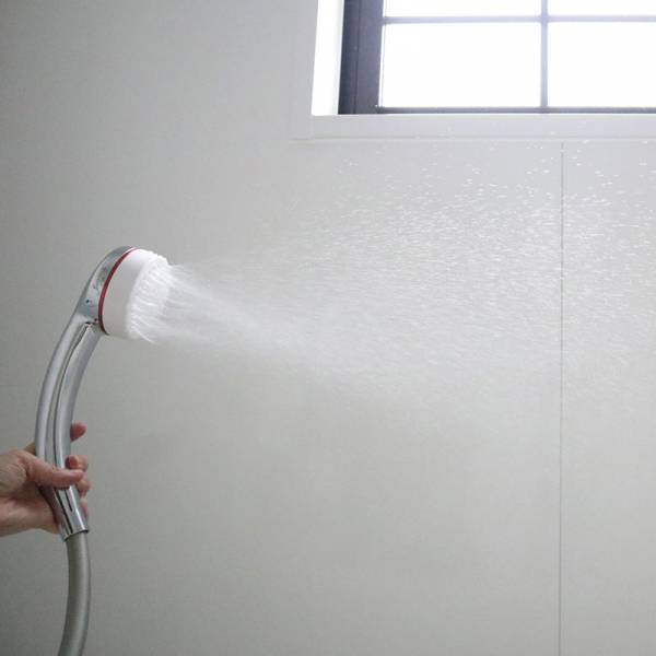 毛穴もメイクもあふれるミストでスッキリ洗浄。話題の美容シャワーヘッド登場！[PR]