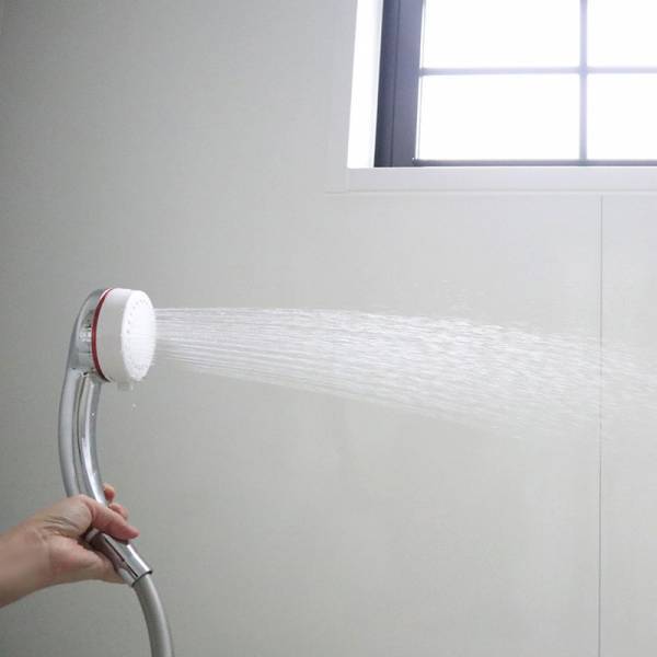 毛穴もメイクもあふれるミストでスッキリ洗浄。話題の美容シャワーヘッド登場！[PR]