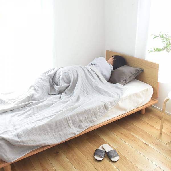 ぐっすり夢の中でヘアケア習慣。パサつく髪の悩みに、シルク100％枕カバー新登場[PR]