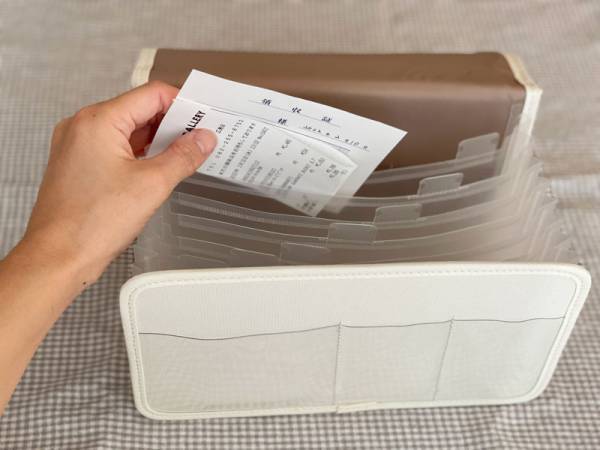 これで解決！暮らし仕事がはかどる「がばっと開いて見やすい 書類収納ケース」活用法。[PR]