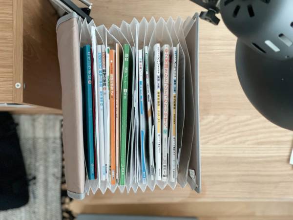 これで解決！暮らし仕事がはかどる「がばっと開いて見やすい 書類収納ケース」活用法。[PR]