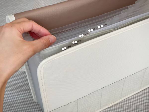 これで解決！暮らし仕事がはかどる「がばっと開いて見やすい 書類収納ケース」活用法。[PR]