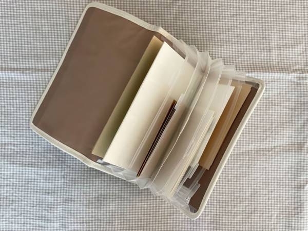 これで解決！暮らし仕事がはかどる「がばっと開いて見やすい 書類収納ケース」活用法。[PR]