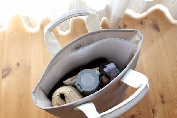 子育てママのよそゆきシーンに。大人の女性が持ちたくなる「舟形ナイロントート」[PR]