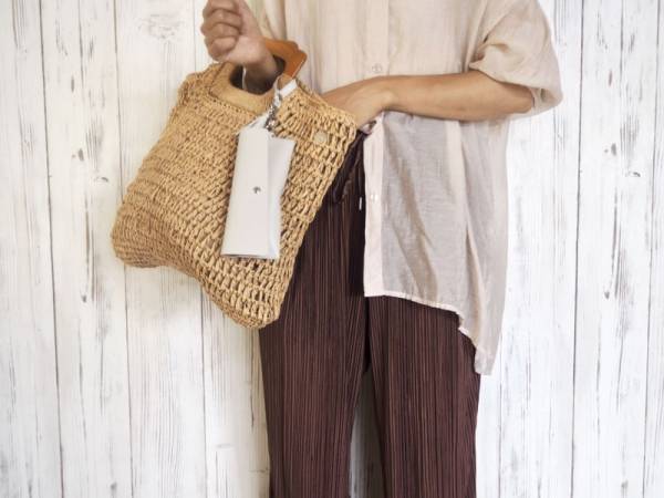 バッグの中でかさばらない！メガネ、サングラスに定位置を作れる「ラムレザー タッセル付 メガネケース」[PR]