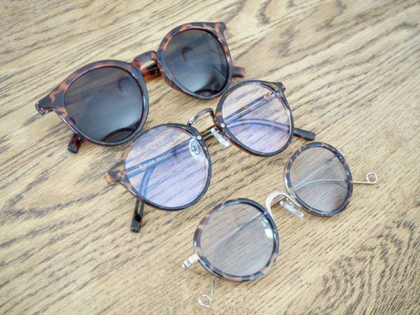 バッグの中でかさばらない！メガネ、サングラスに定位置を作れる「ラムレザー タッセル付 メガネケース」[PR]