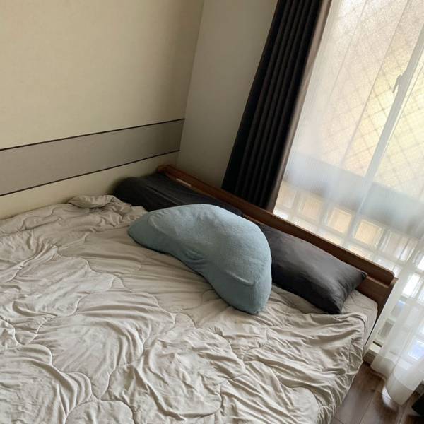 睡眠時間が美容タイムに！？「シルク枕」で叶える、寝ている間の美髪習慣。[PR]