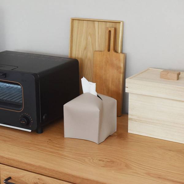 いつものティッシュが上品インテリアに。bon momentからレザー調ケース新登場[PR]