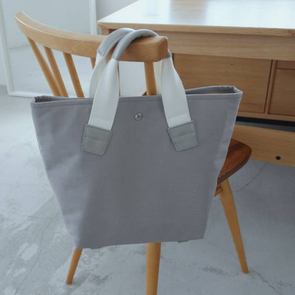 大人が持つのにちょうどいい、持つ人を選ばない「一目惚れ」ならぬ「二目惚れ」バッグ[PR]