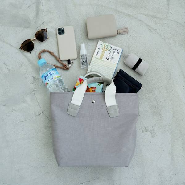 大人が持つのにちょうどいい、持つ人を選ばない「一目惚れ」ならぬ「二目惚れ」バッグ[PR]