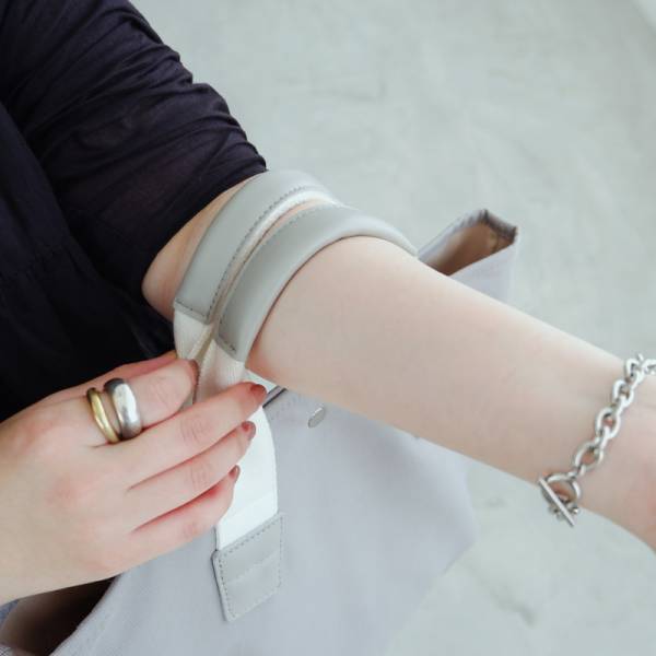 大人が持つのにちょうどいい、持つ人を選ばない「一目惚れ」ならぬ「二目惚れ」バッグ[PR]